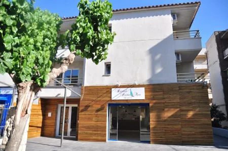 Hostal Porto Mar Отели в г. Виньольс-и-эльс-Арс