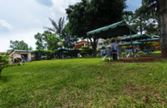 Royal Lake View Gardens Hotel a 