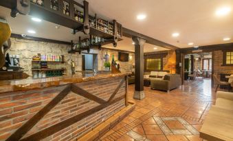 Logis Hotel Restaurante la Casa de Juansabeli
