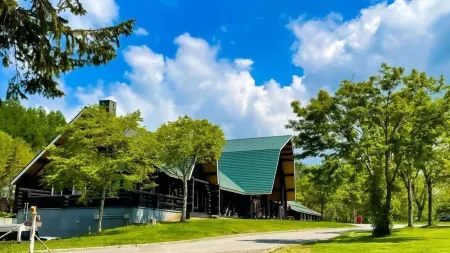 Log Hotel the Maple Lodge