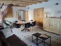 Charming apartment in renovated Jura farmhouse - nature setting. Hotels in Premanon