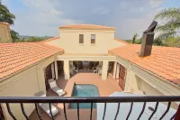 Leopardsong Manor - Pool