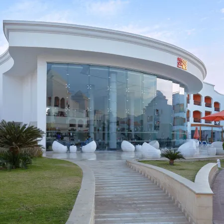 Fun & Sun Naama Waves Hotel Отели рядом с достопримечательностью «Мечеть Аль-Сахаба»