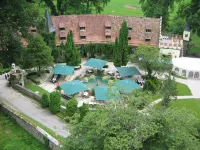 Hotel "Burgstall" Schloss Egg Hotels in Neukirchen