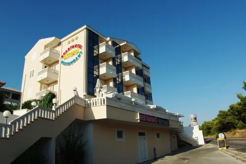 Apartments and Rooms Astoria