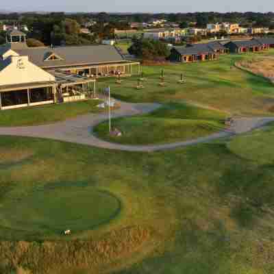 サーティーンス ビーチ ゴルフ ロッジズ Hotel Exterior