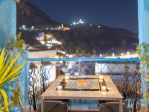 カーサ サビラ シェフシャウエンのホテル