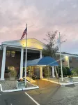 Lakeside Inn Hotels in Wakefield