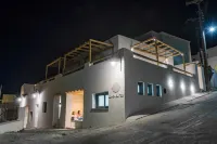 Lemon Suites Santorini Hotels in Fira