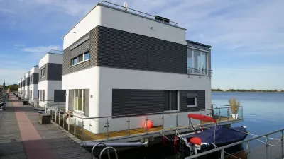 Schwimmendes Haus Robby II Các khách sạn ở Delitzsch