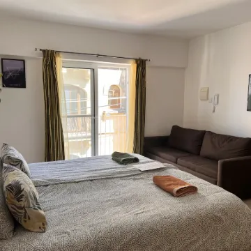 All Nations Holiday Home โรงแรมใกล้หาด Ghadira Bay Beach