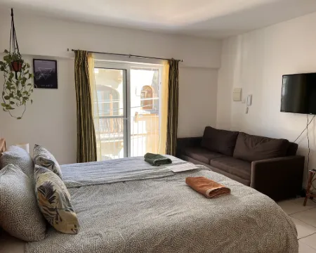 All Nations Holiday Home Hotels in Ghajnsielem