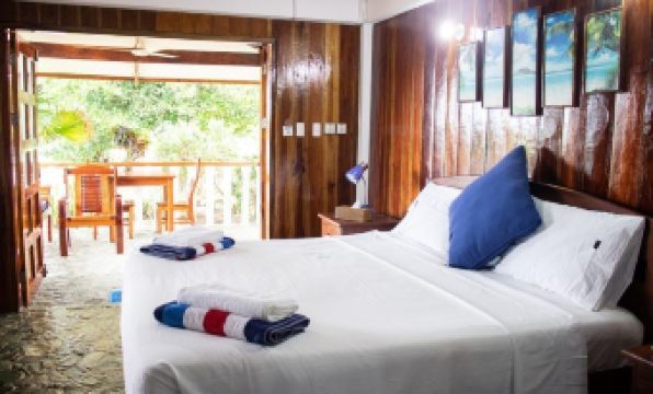 Rainbow Bay Beach & Dive Resort