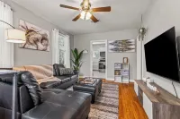 East Hill Retreat Near Beaches & Downtown