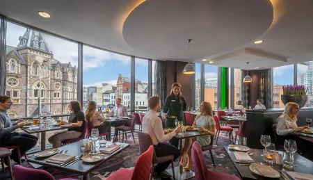 Clayton Hotel Cardiff Отели рядом с достопримечательностью «Cardiff Bay Barrage»