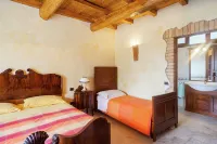 Farmhouse in Aulla with Private Pool