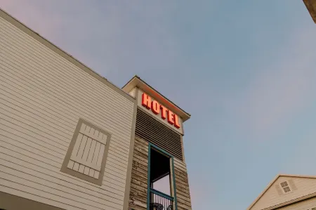 Hotel Whiskey in Pass Christian Отели в г. Пасс Крисчен