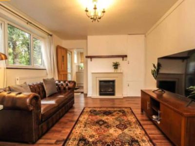 Charming 2-Bed Apartment in Brentwood Free Parking