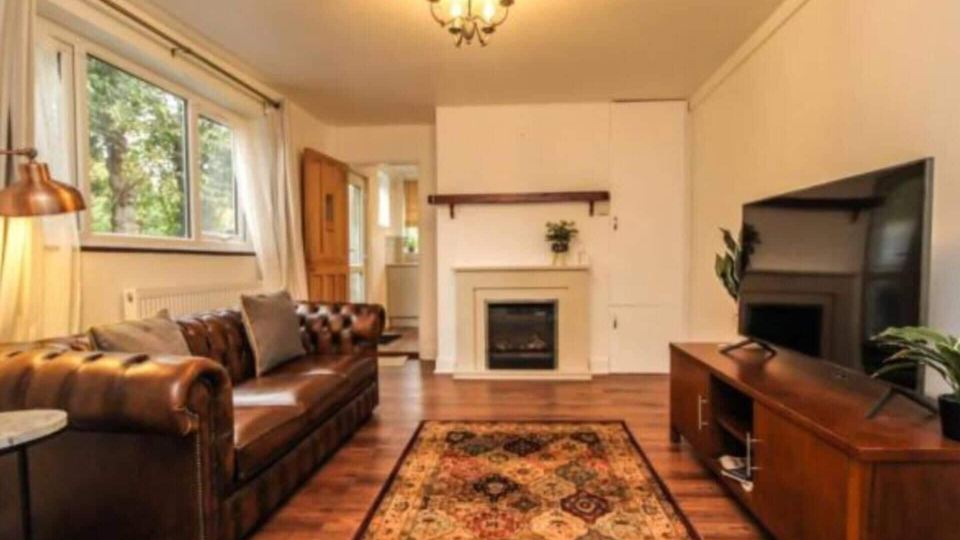 Charming 2-Bed Apartment in Brentwood Free Parking