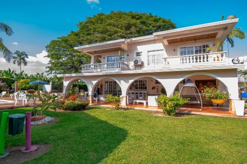 Chalet Villa Puebla Hotels in Corozal