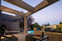 Akonizia Luxury House - with Private Heated Pool and Jacuzzi - Swimmingpools