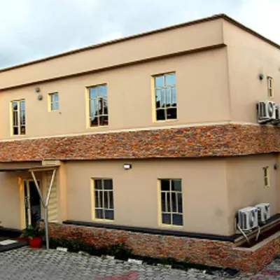 De Rigg Place - Alaka Estate, Surulere Hotels near Lagos Mainland