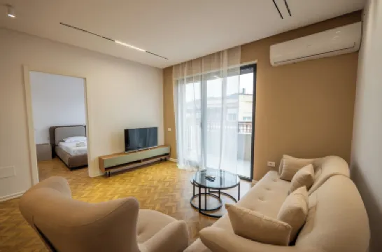 Tirent Apartment-Modern Bedrooms Stay Near Liqeni I Thatë Hotel in zona Moschea Et'hem Bej