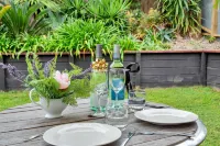 Sunny Grey Lynn Holiday Home - Bungalows