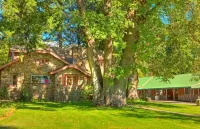 Strawberry Valley Inn Hotels in Mount Shasta
