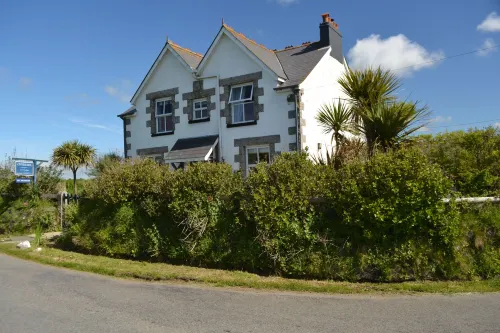 Chyheira Hotels in Mullion