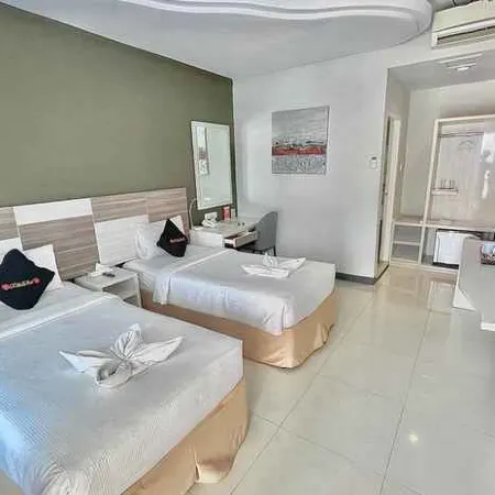 The Madeline Hotel Отели в г. Бенгкулу