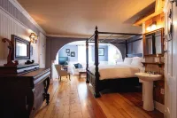 Lee Farm Inn Hotels in 