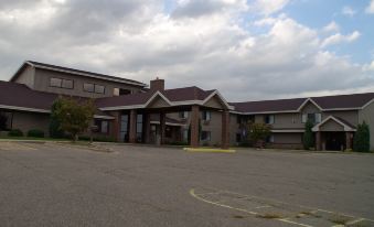 Madelia Hotel & Suites