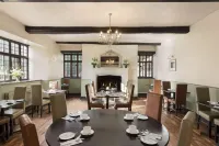 Cwrt Bleddyn Hotel - 조식 운영