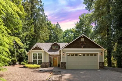 Spacious Mt. Hood Escape - Hot Tub • Sleeps 10 • Game Room • Near Salmon River Các khách sạn gần Mount Hood National Forest