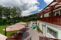 Fehér Sas Panzió és Étterem Hotels in Nagyvisnyo