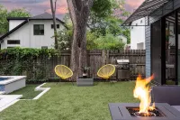 Upstay - Pristine Pool Palace - 7min to Rainey St - Bungalows
