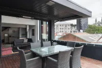 Deluxe Inner-City Apartment on Moray