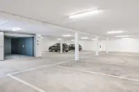 卡塔琳娜豪華公寓 - 停車場