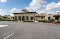 Grand Reserve Inn - parking