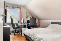 5-Bed-Rooms House with Jacuzzi, Free Parking, and 2 Toilets-Bath in Malmö