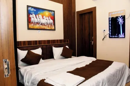 Tirupati Balaji Inn Bageshwar Dham Отели в г. Чхатарпур