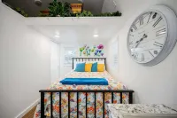 To the Moon Cozy Studio for 2 Hotels in Broken Bow
