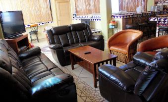 Mid-century Ocean View Apartment