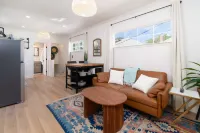 Modern 1-Br Apartment Close to Downtown Vibes