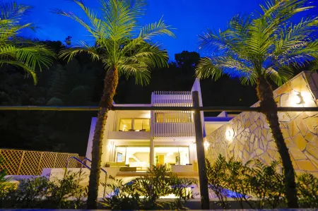 tokinos Отели рядом со станцией JR Usami Station