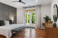 Lake Keowee Luxury. Quiet Cove. Putting Green. Near Clemson. Sleeps 18