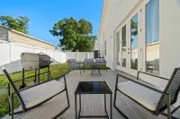 Spacious Patio with BBQ and Fun Kids Room - Serene Family Haven Các khách sạn ở Citrus Park