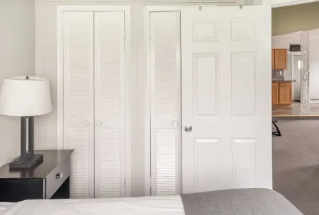 Spacious 3-bed Suite in Browntown, Near Dining & Fun