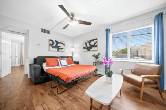 The Victor Apartments by Lowkl Hotels in Oakland Park